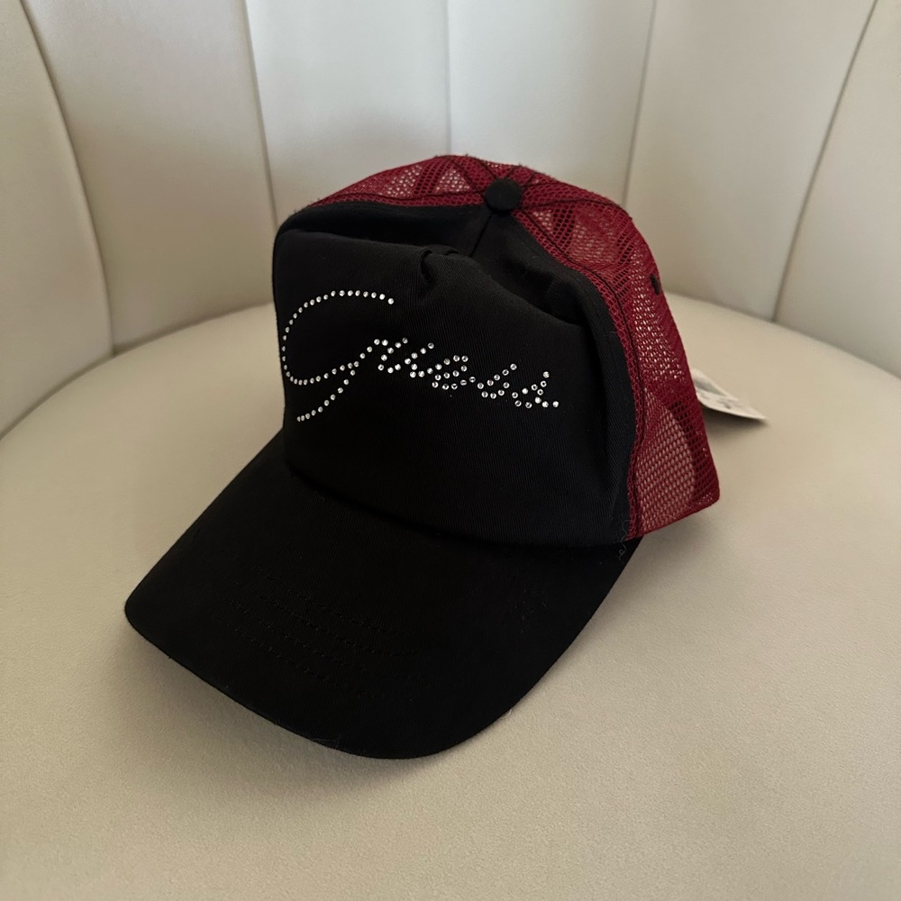 Guess Snap-Back Hat in Black & Burgundy